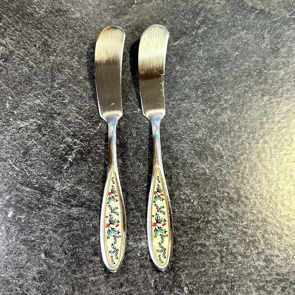 2- International HOLIDAY VINE Holly‎ Berry Stainless Flatware Butter Spreader